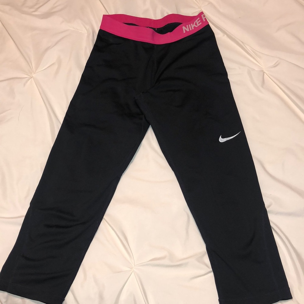 Nike women’s size medium capris